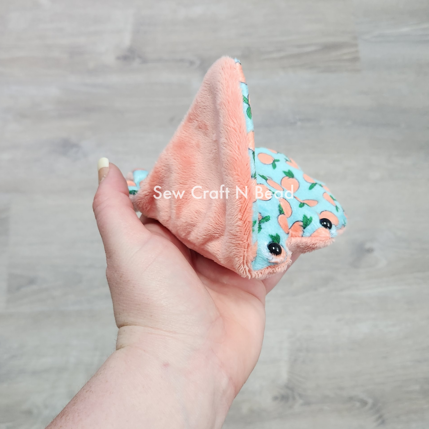 Peach Stingray (READY TO SHIP)